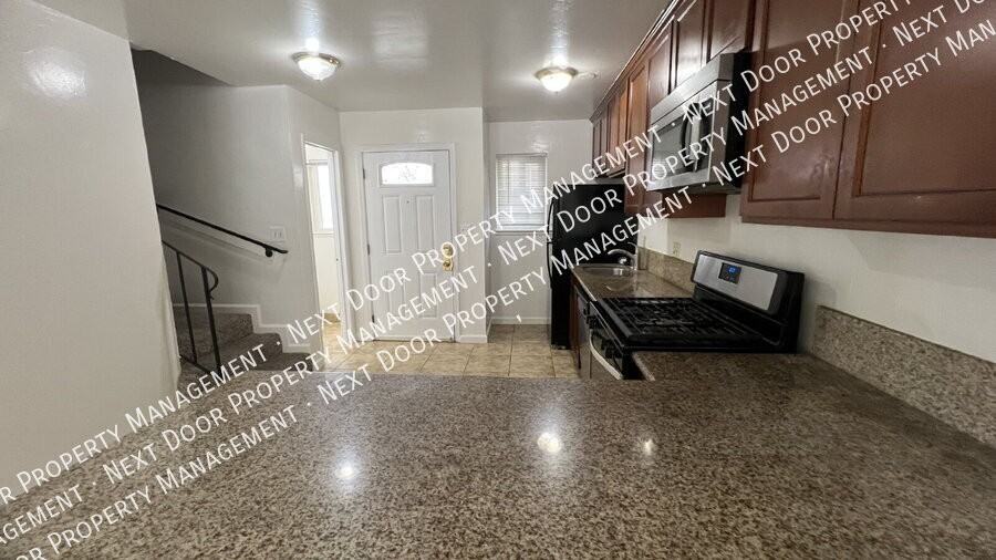 1112 Evelyn Ln #D - Photo 3 of 13