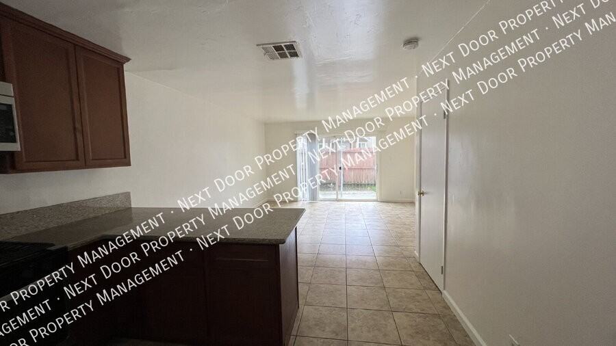 1112 Evelyn Ln #D - Photo 4 of 13