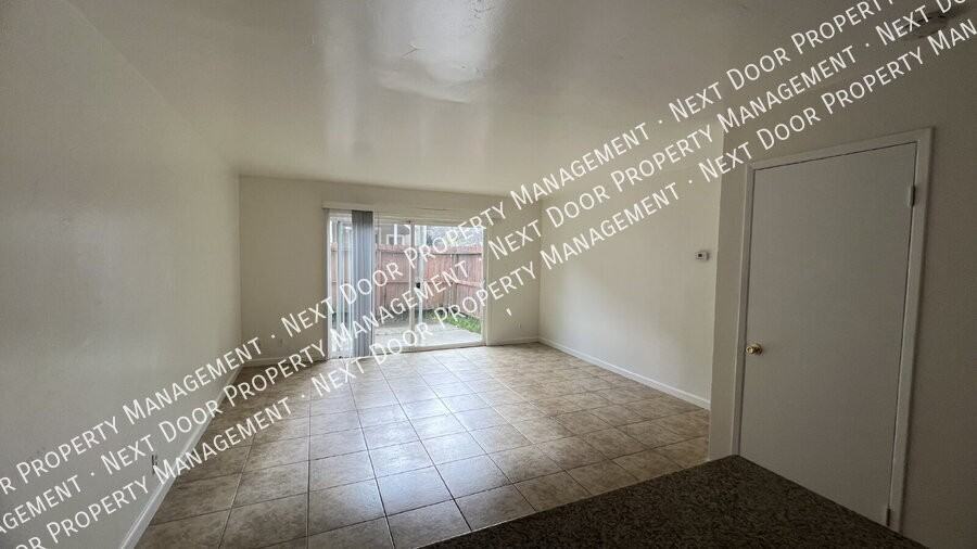 1112 Evelyn Ln #D - Photo 5 of 13