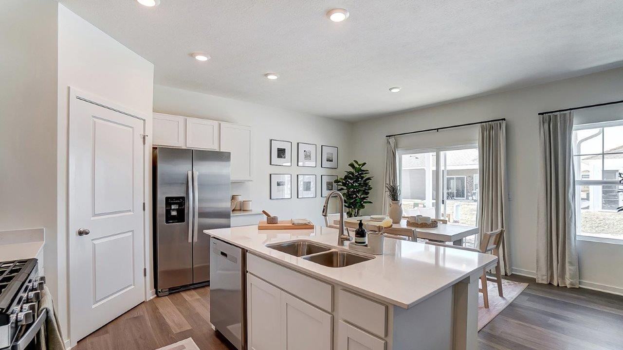 406 Emily Dr - Photo 4 of 30