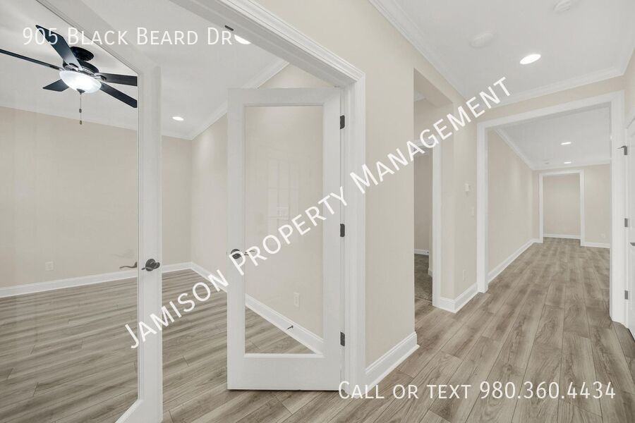 905 Black Beard Dr - Photo 2 of 32