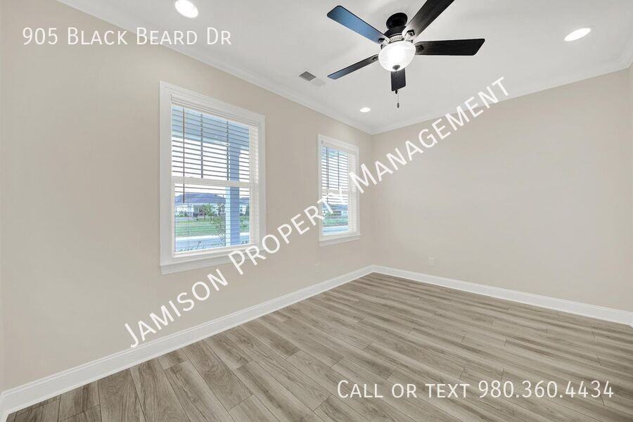 905 Black Beard Dr - Photo 3 of 32