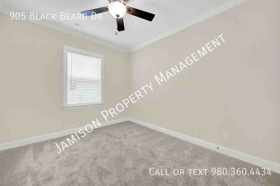 905 Black Beard Dr - Photo 5 of 32