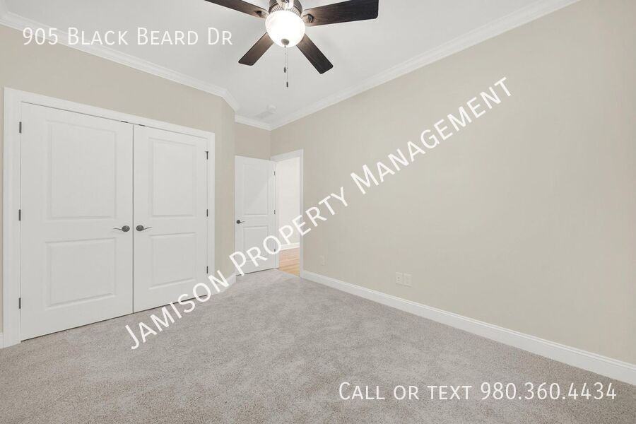 905 Black Beard Dr - Photo 6 of 32