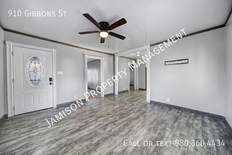 910 Gibbons St - Photo 2 of 18