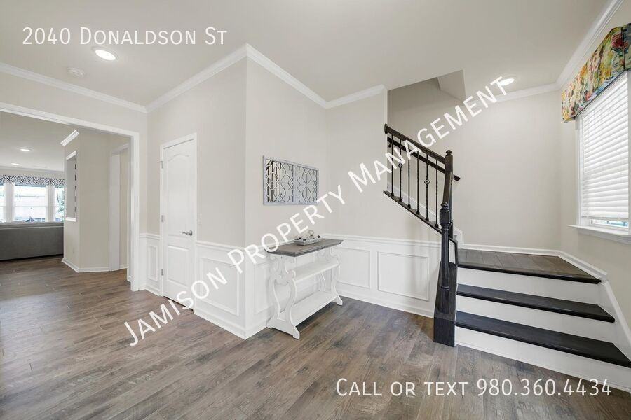 2040 Donaldson St - Photo 2 of 43