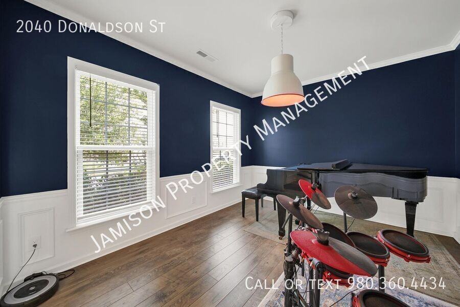 2040 Donaldson St - Photo 3 of 43