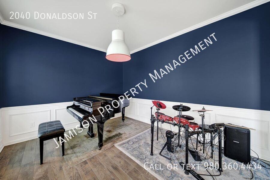 2040 Donaldson St - Photo 4 of 43