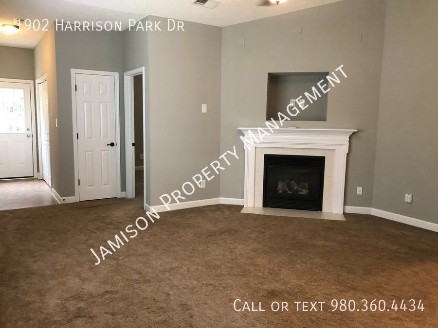 1902 Harrison Park Dr - Photo 2 of 17