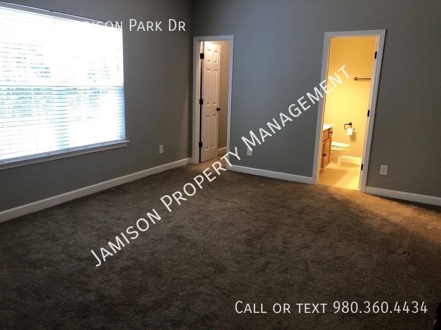 1902 Harrison Park Dr - Photo 5 of 17