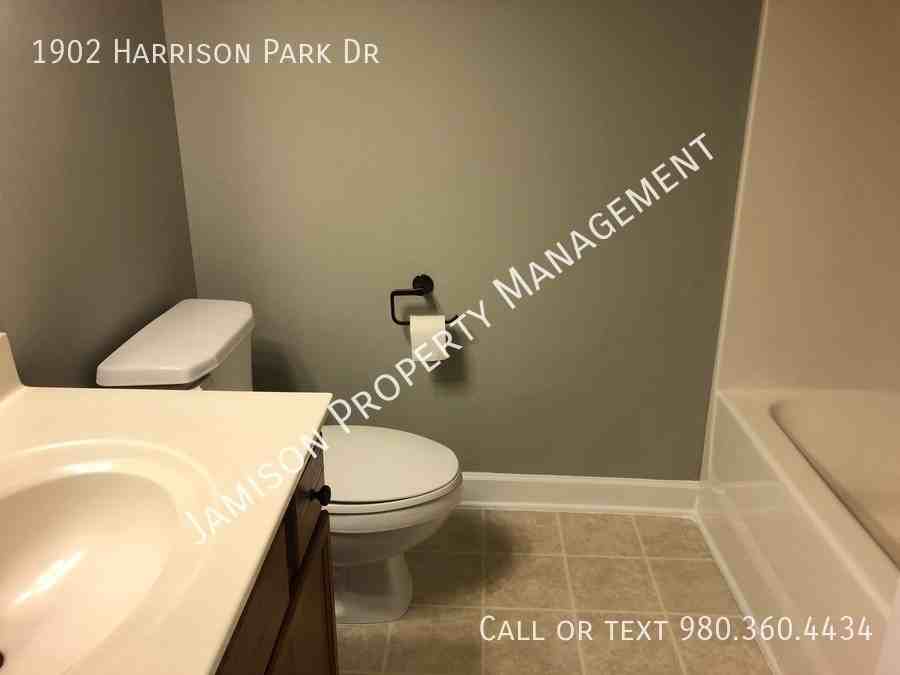 1902 Harrison Park Dr - Photo 7 of 17