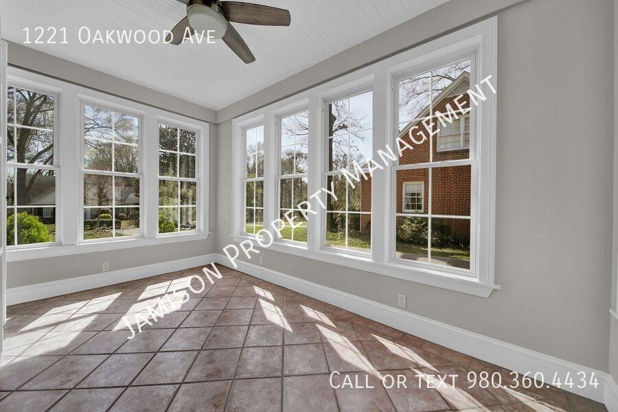 1221 Oakwood Ave - Photo 7 of 31