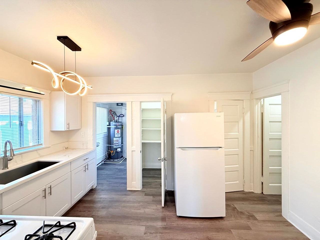 1908-1910.5 Daly Street - Photo 6 of 22