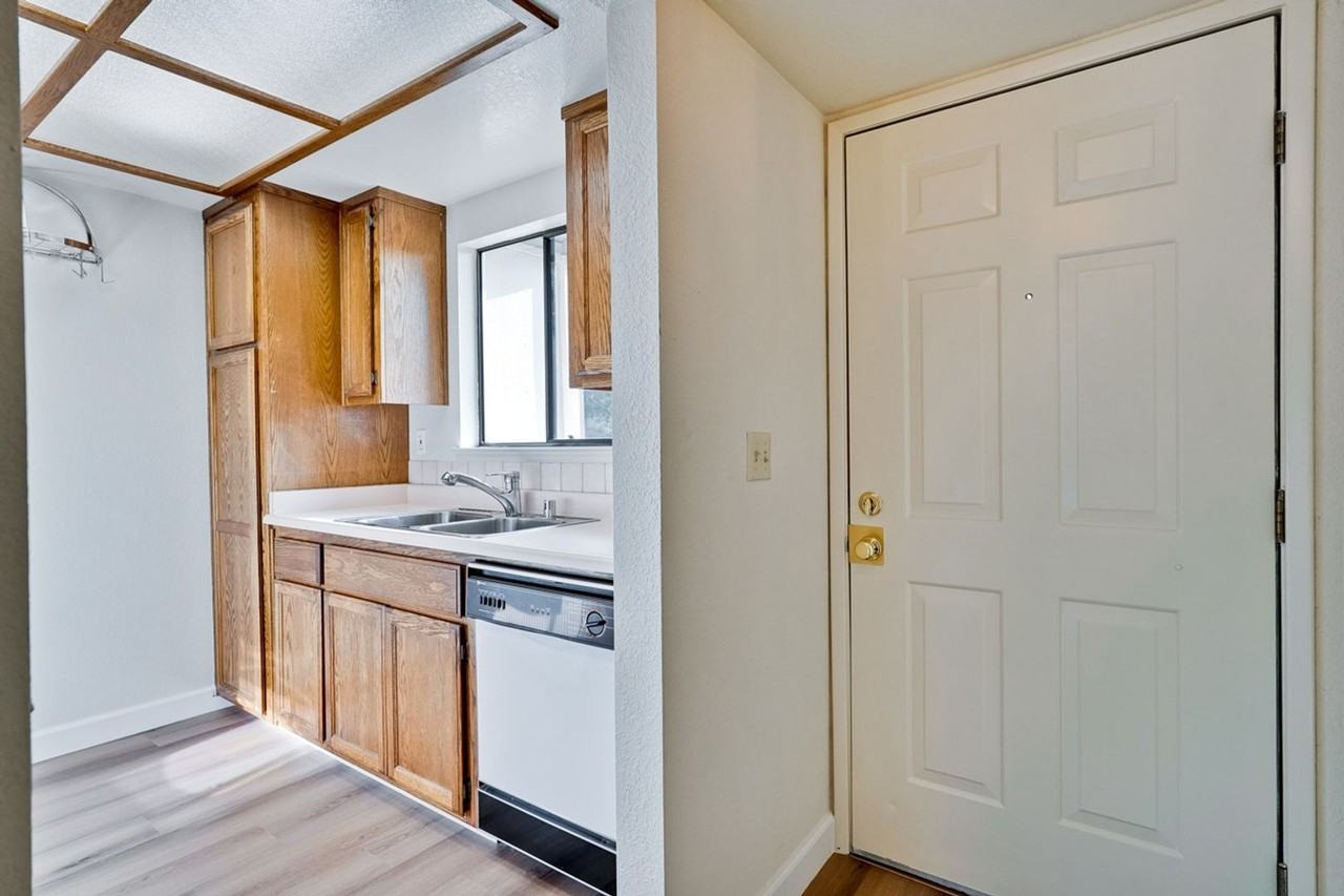 3038 Shadow Springs Pl - Photo 7 of 36