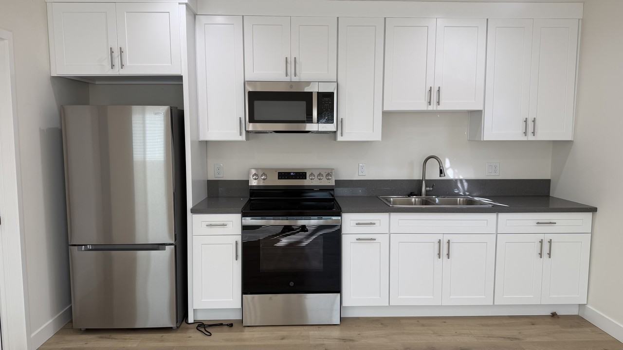 907 Herbine St #907 - Photo 4 of 18