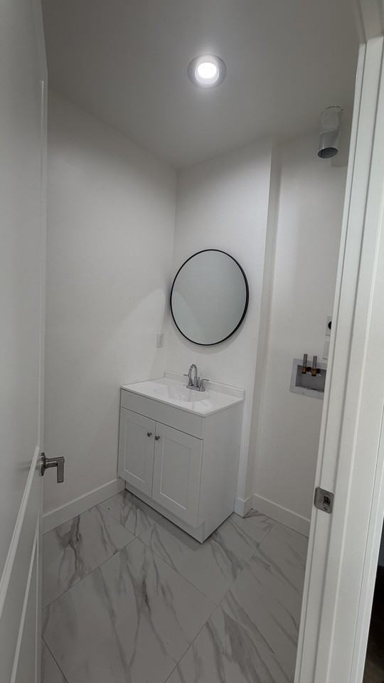 907 Herbine St #907 - Photo 5 of 18