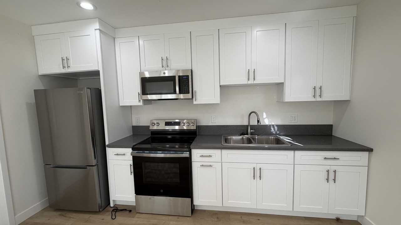 907 Herbine St #907 - Photo 6 of 18