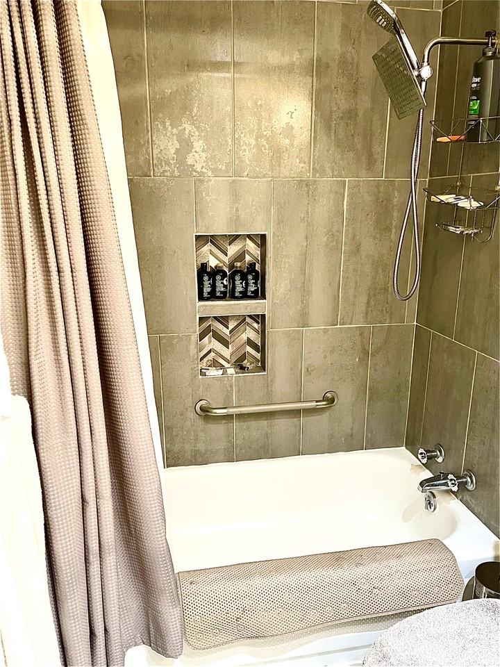 124 Highridge Dr #1 - Photo 3 of 16