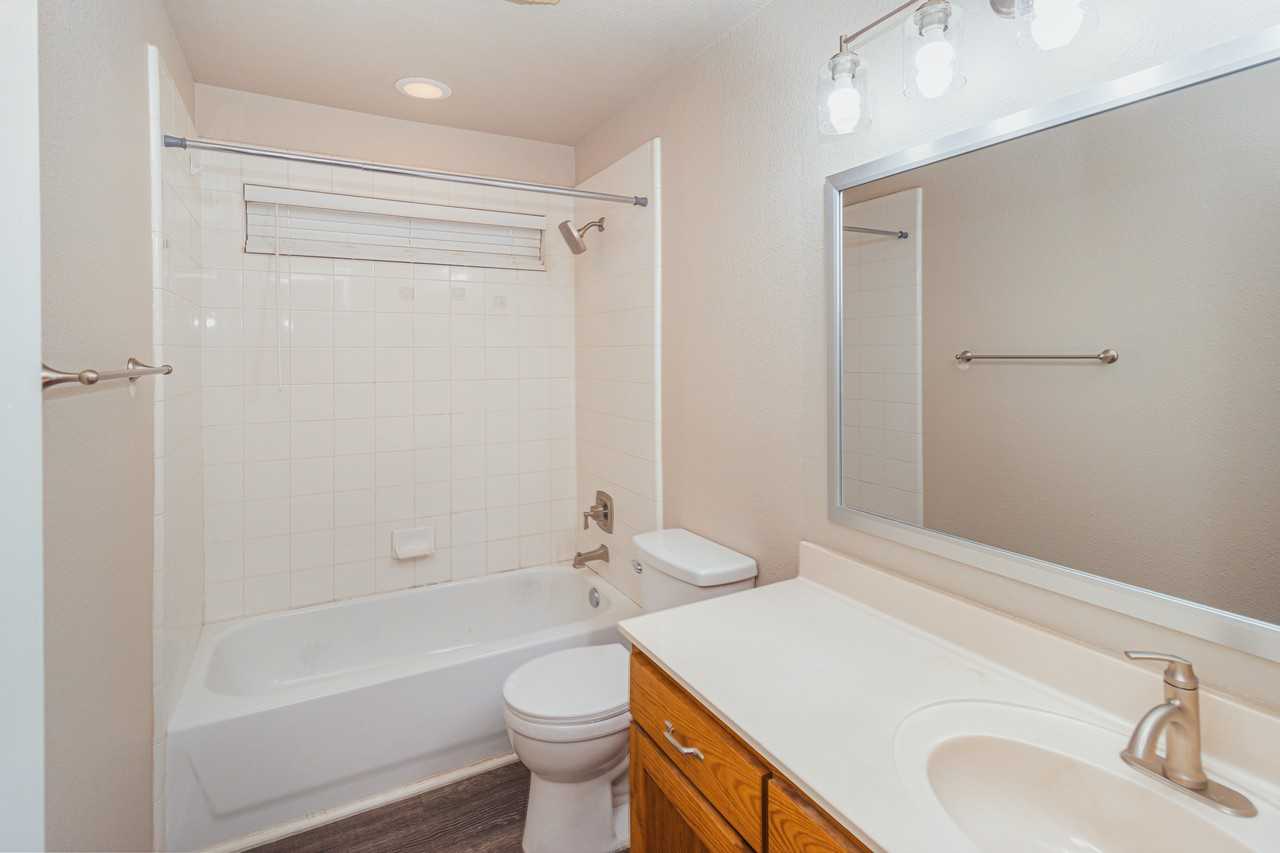 113 D L Vest #202 - Photo 3 of 9