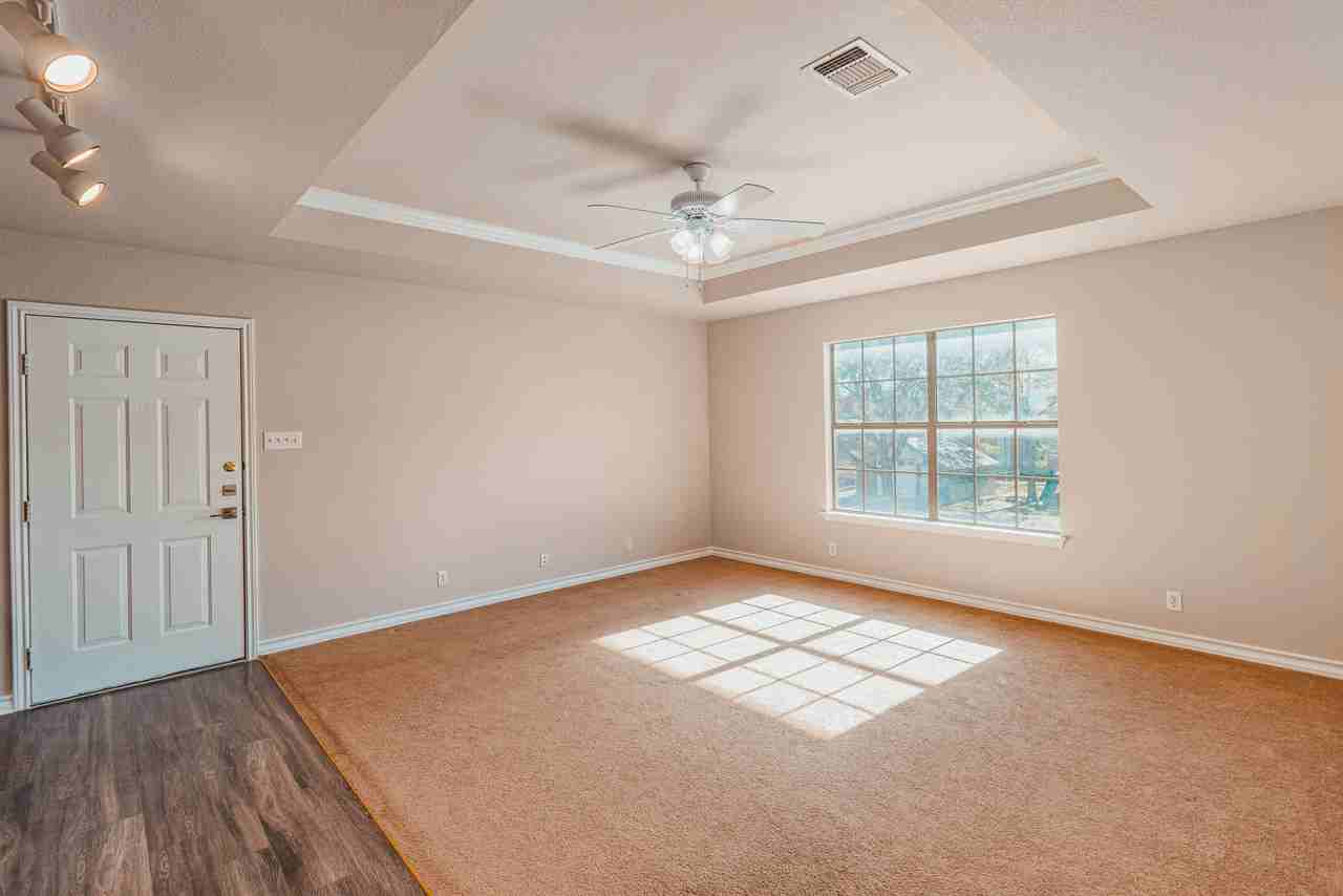 113 D L Vest #202 - Photo 6 of 9