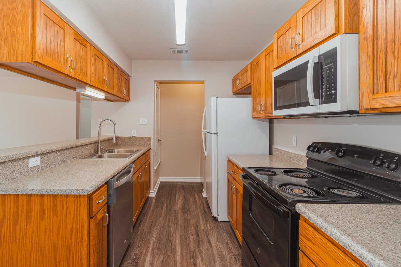 113 D L Vest #202 - Photo 7 of 9