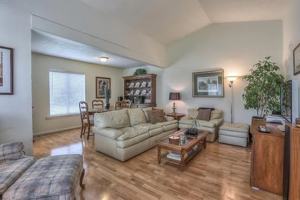 featured image of 810 Bellevue Rd #NA