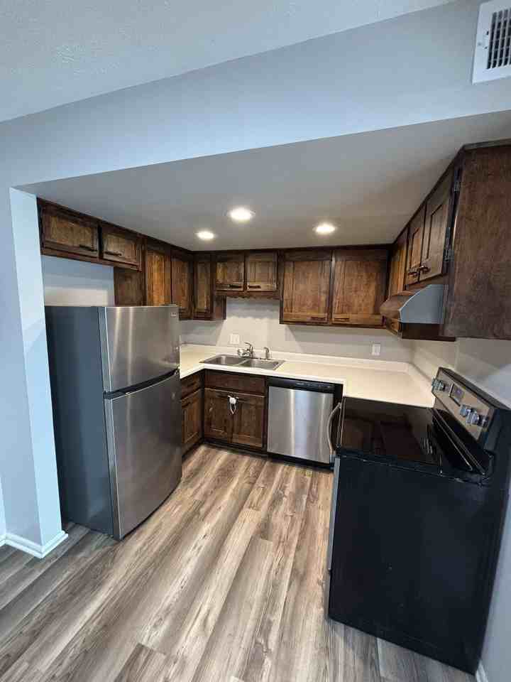 307 Elmead Ct #2009 - Photo 3 of 8