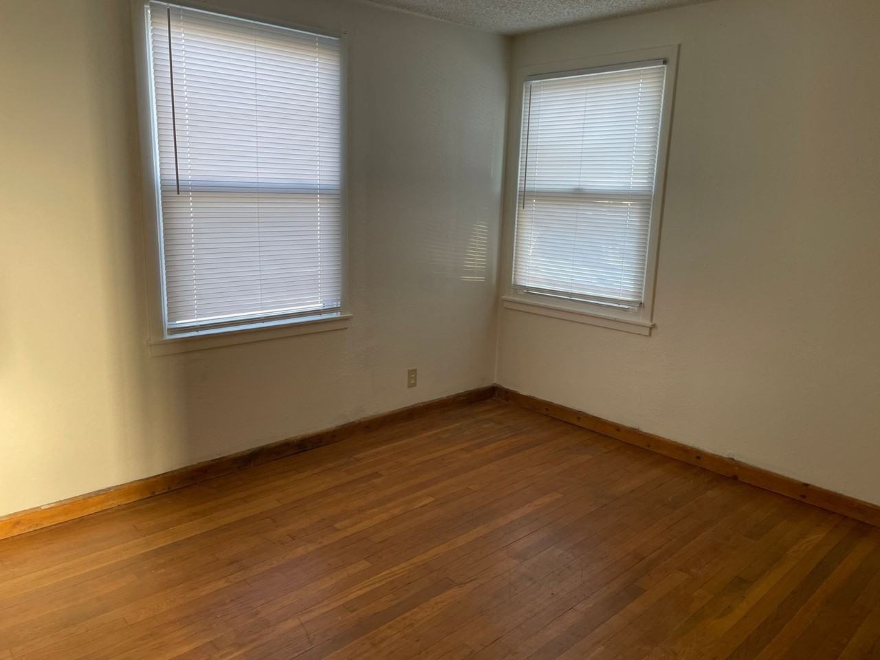 219 W Ridge Rd - Photo 5 of 9