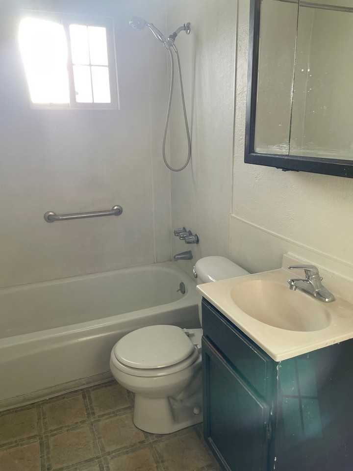 219 W Ridge Rd - Photo 6 of 9