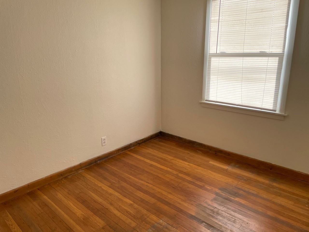 219 W Ridge Rd - Photo 7 of 9