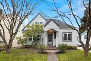 featured image of 7036 Se 18th Ave