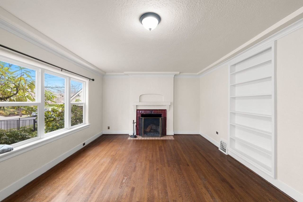 7036 Se 18th Ave - Photo 2 of 38