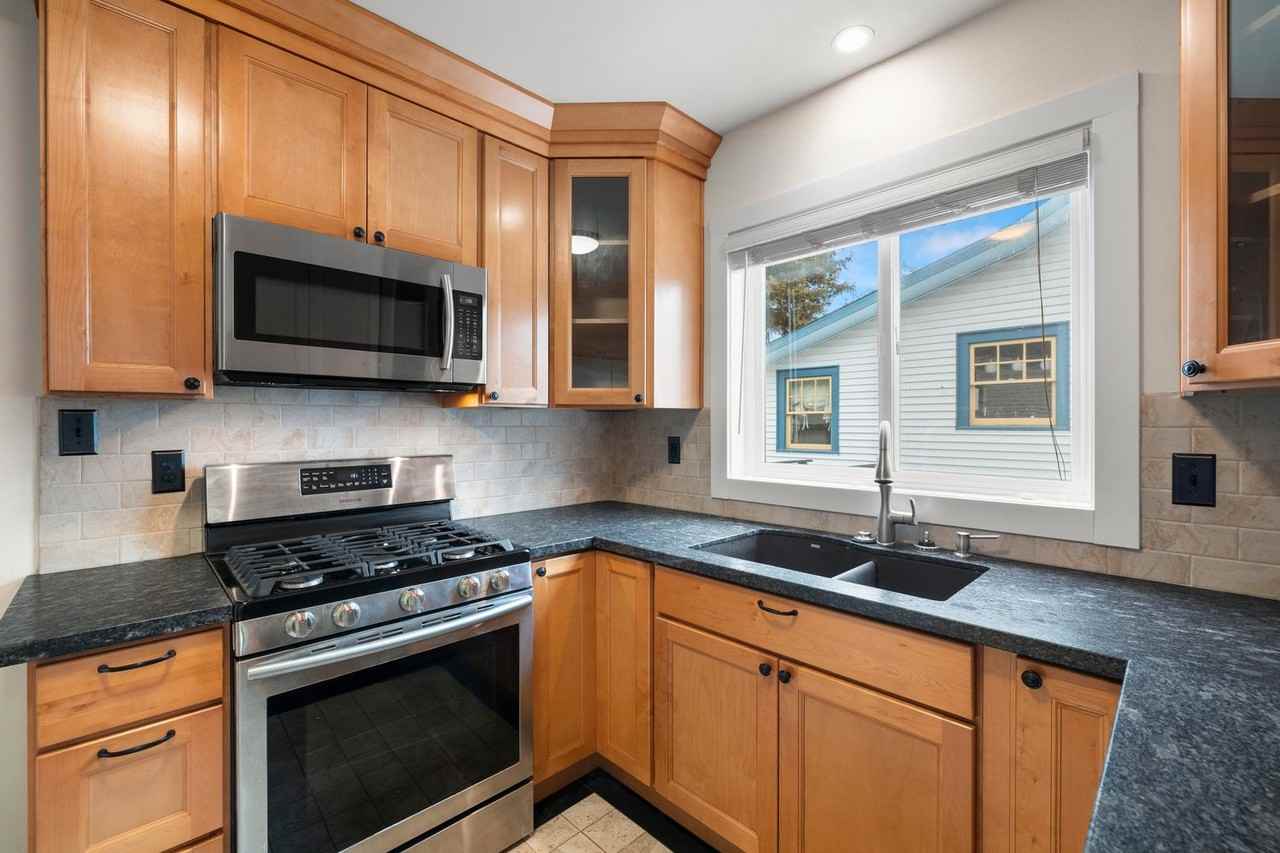 7036 Se 18th Ave - Photo 4 of 38