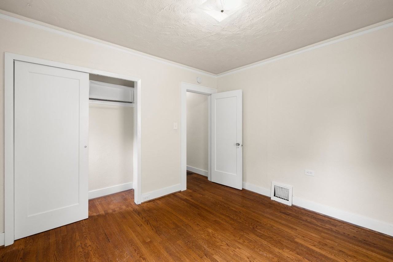 7036 Se 18th Ave - Photo 6 of 38