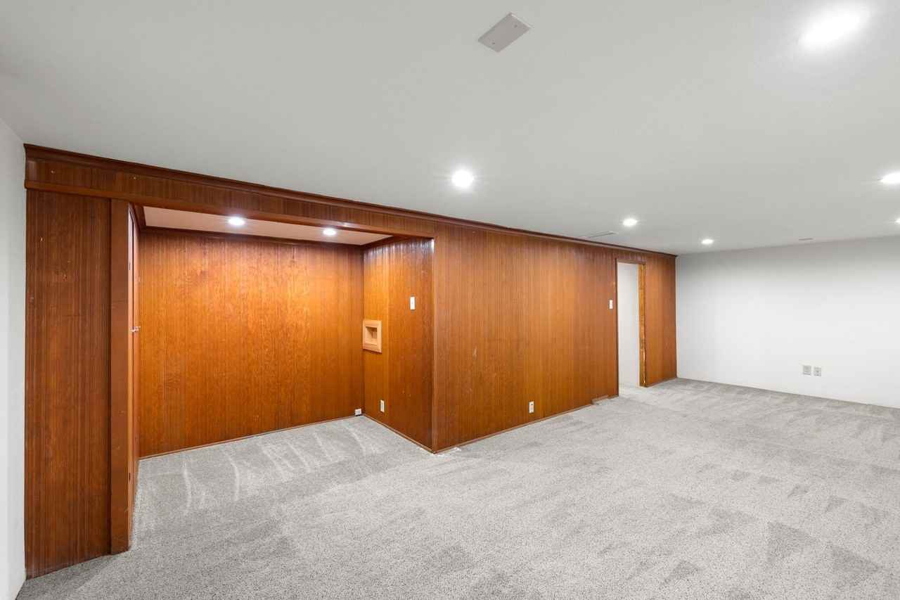 7036 Se 18th Ave - Photo 7 of 38