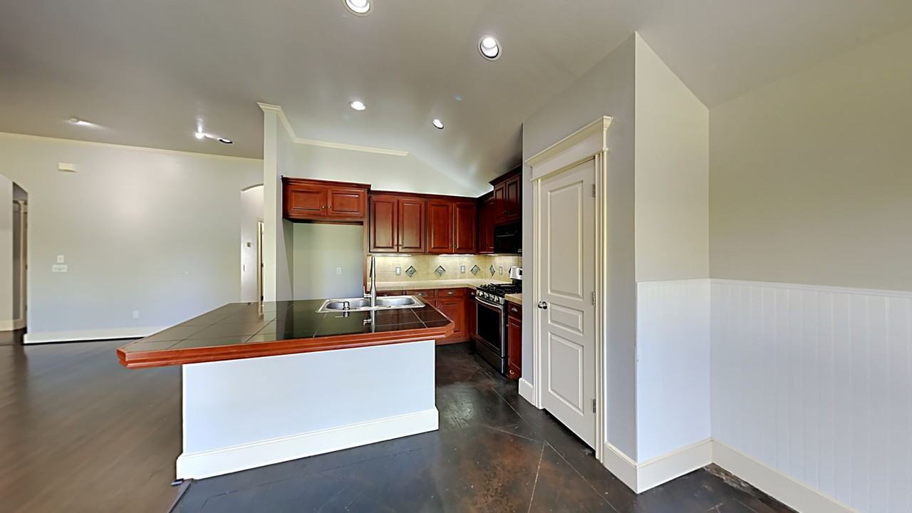 5101 Nw 163rd St - Photo 5 of 20