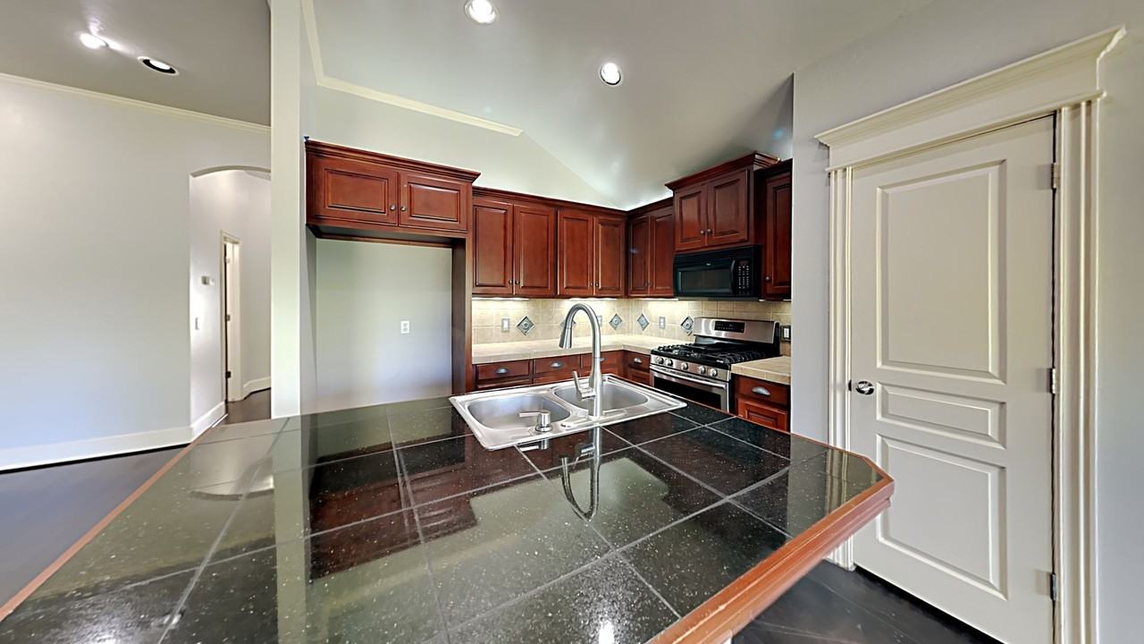 5101 Nw 163rd St - Photo 6 of 20