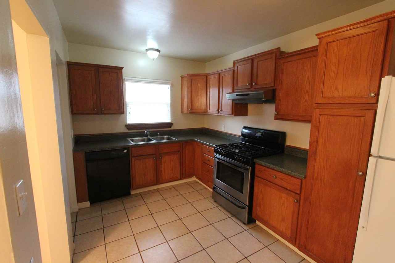 4 E Dayton Ave - Photo 3 of 4