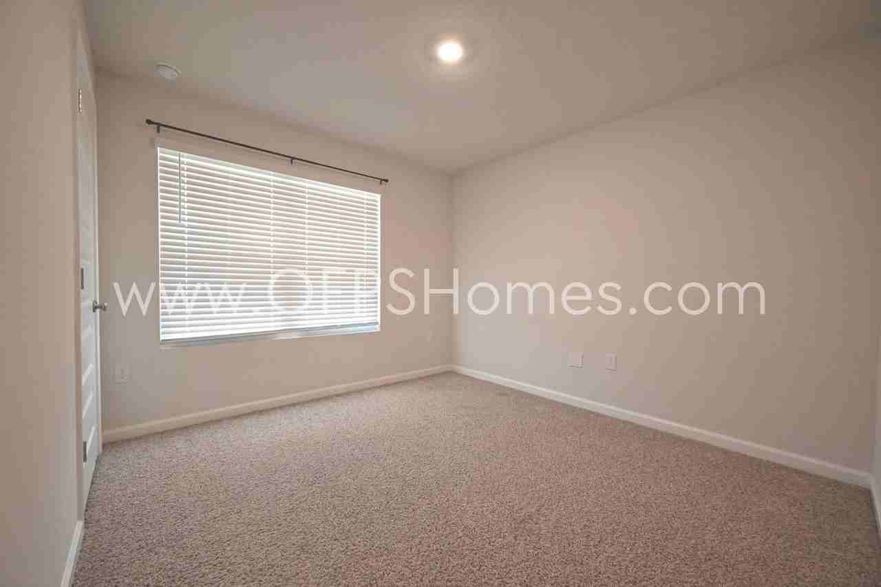 4664 Honor Guard Way - Photo 3 of 29