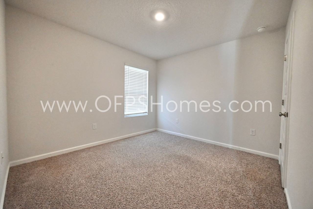 4664 Honor Guard Way - Photo 6 of 29