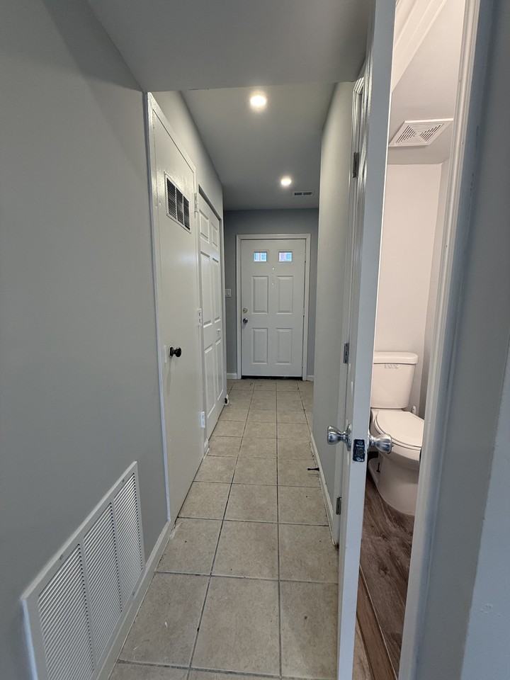 238 Stevenson Sq #238 - Photo 5 of 33