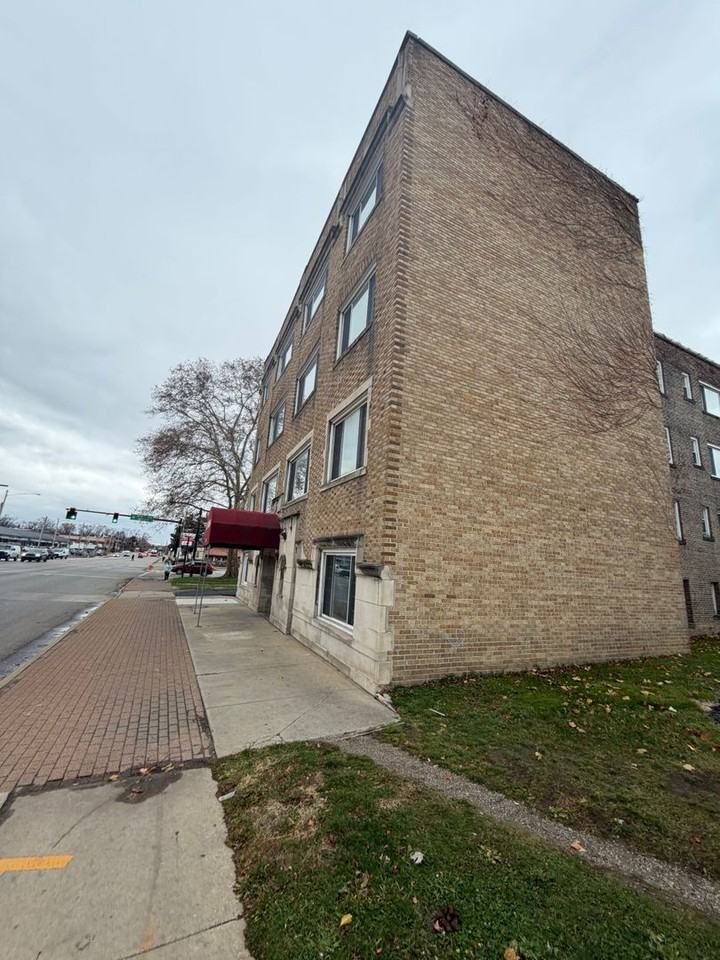 13671 Euclid - Photo 4 of 17