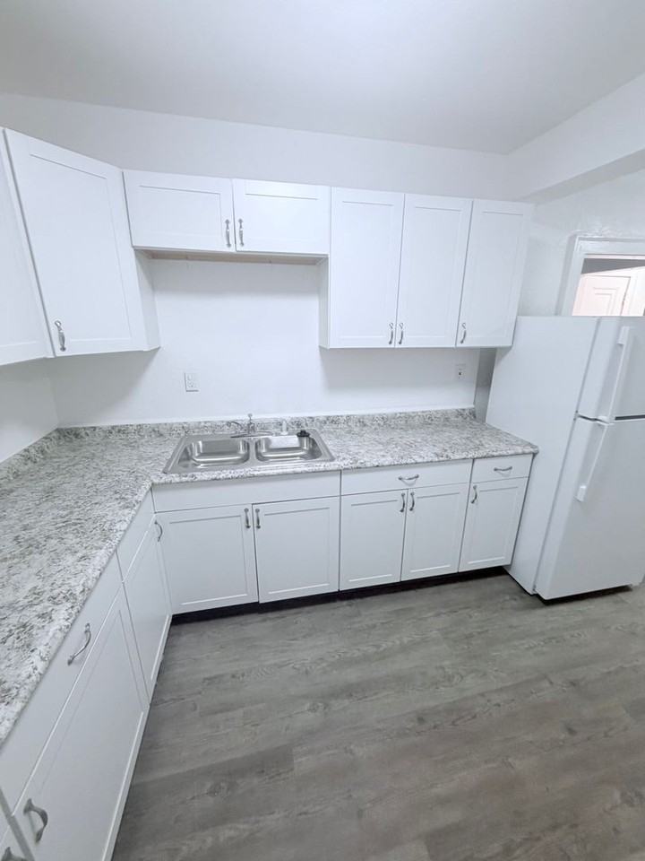 13671 Euclid - Photo 5 of 17