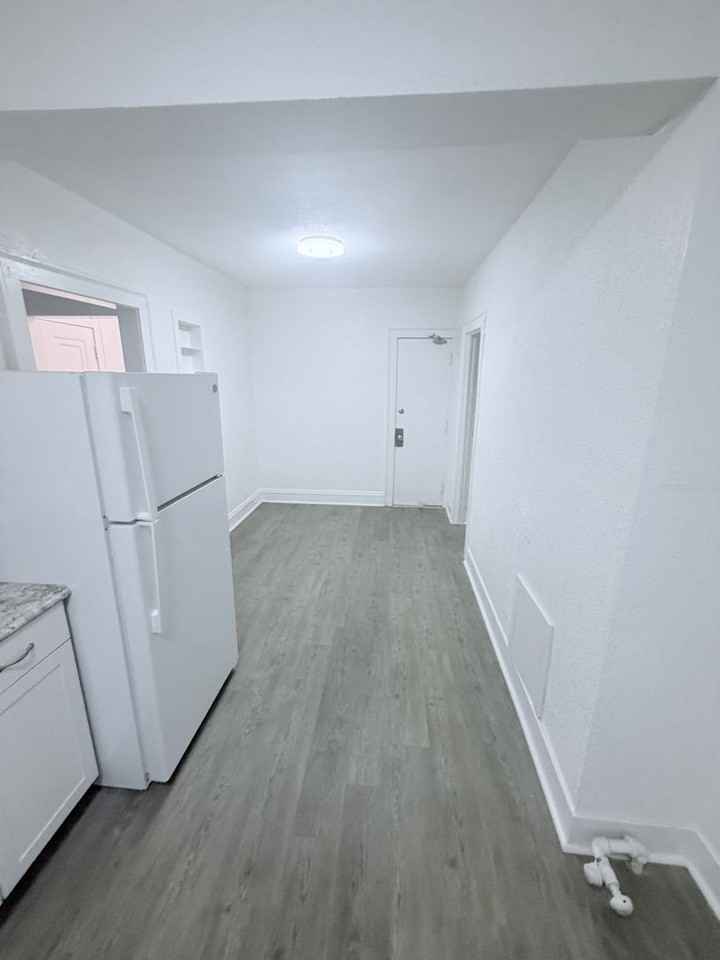 13671 Euclid - Photo 6 of 17