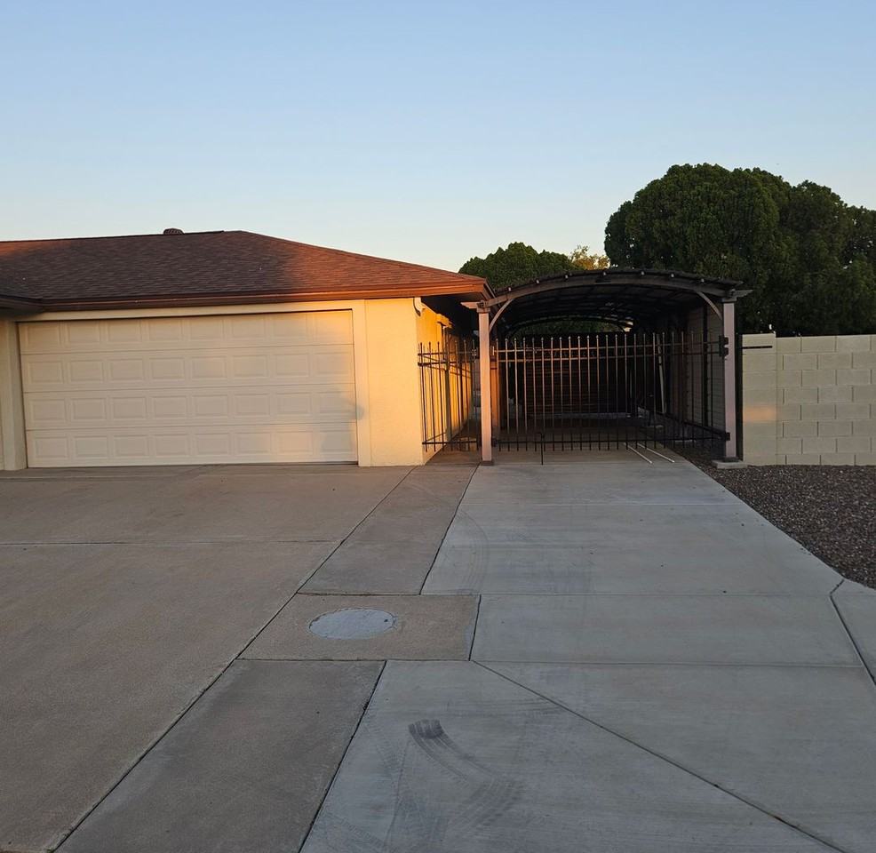 9426 W Arrowhead Dr - Photo 3 of 3