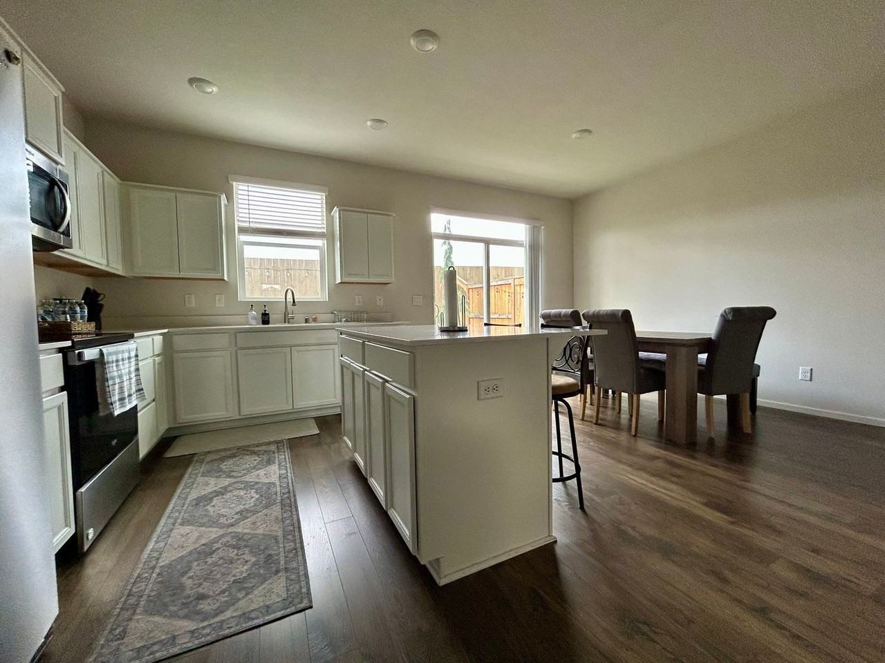 13764 Ne 67th Way - Photo 3 of 14