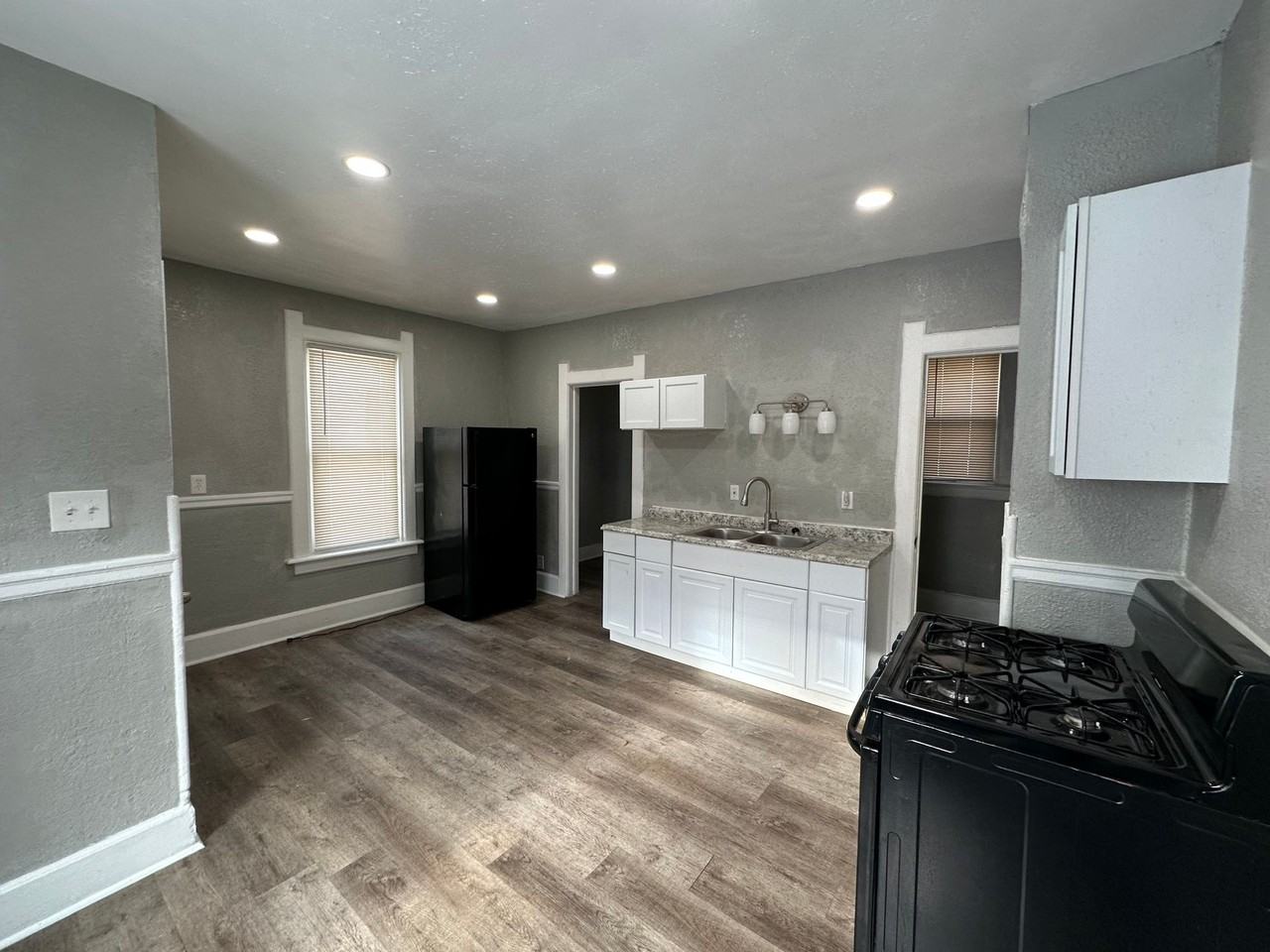 2541 N 15th St - Photo 3 of 12