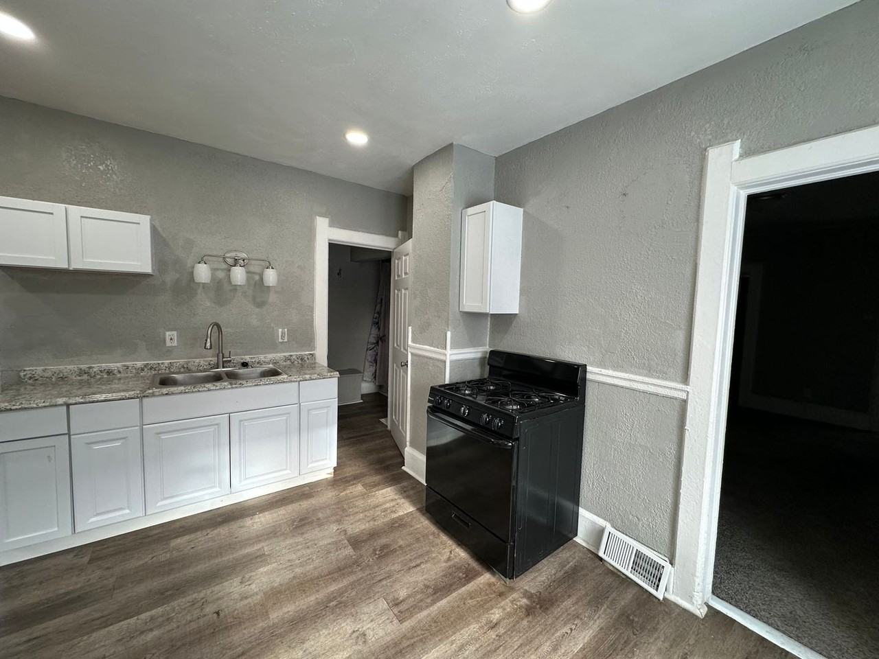 2541 N 15th St - Photo 4 of 12