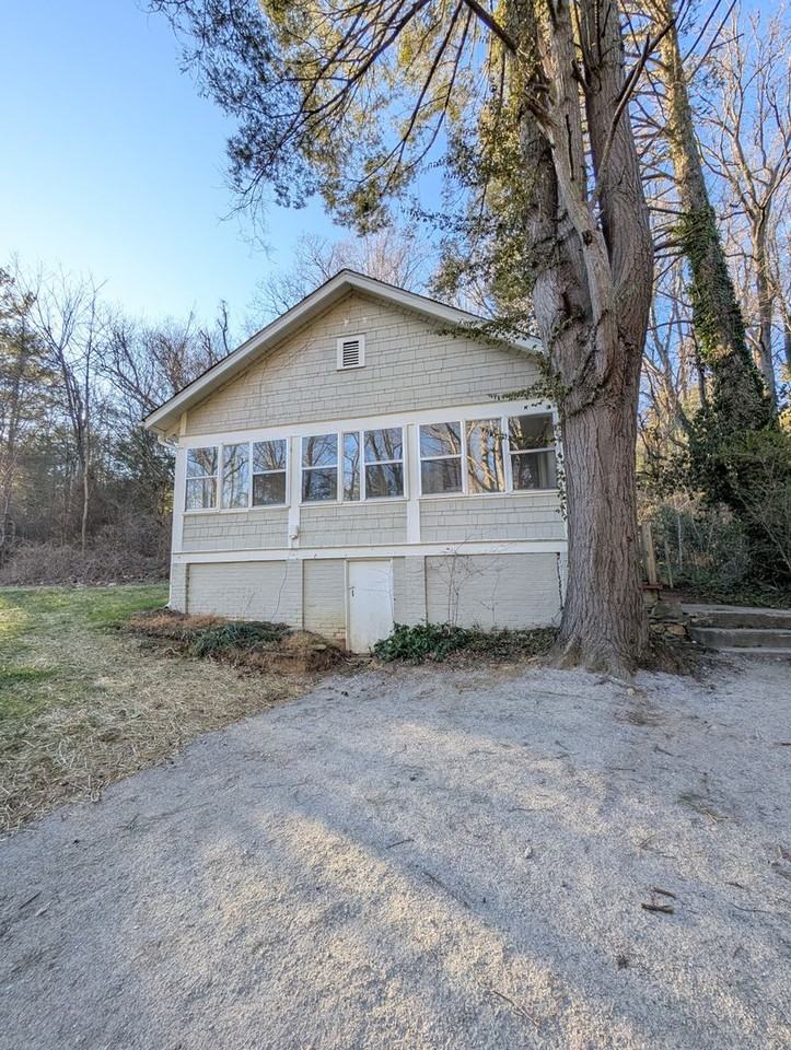 1121 Montreat Rd - Photo 2 of 16