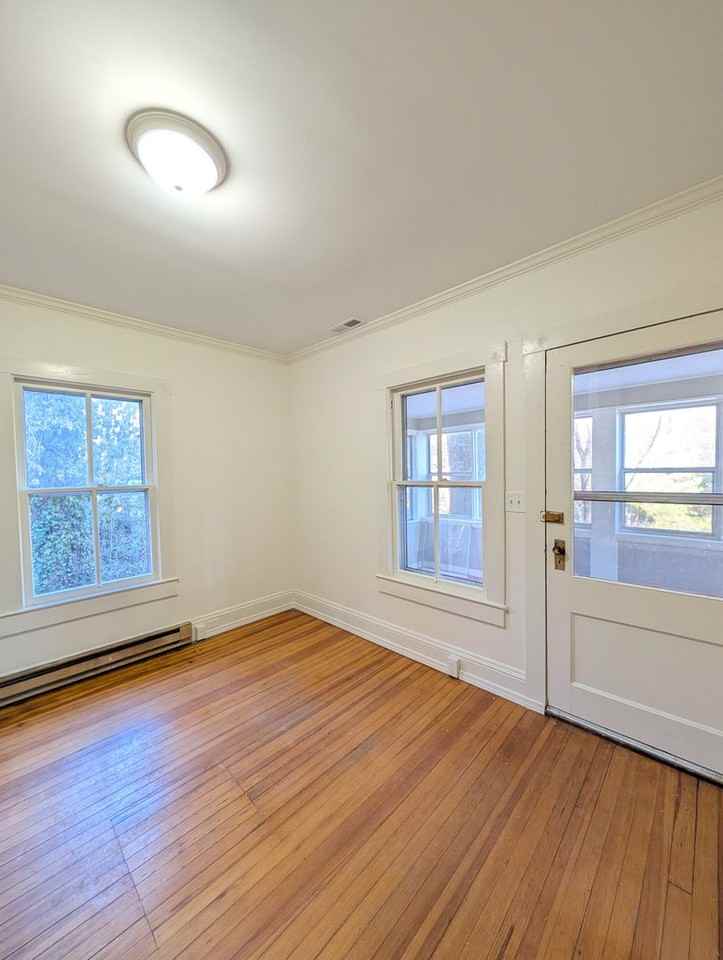 1121 Montreat Rd - Photo 5 of 16